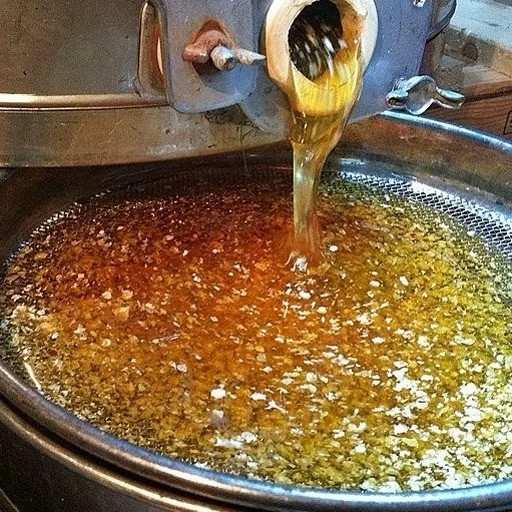عسل چندگیاه تابستان فریدن 2۵ کیلو. دشتی و کوهی به قیمت عمده (خرید مستقیم از زنبوردار)